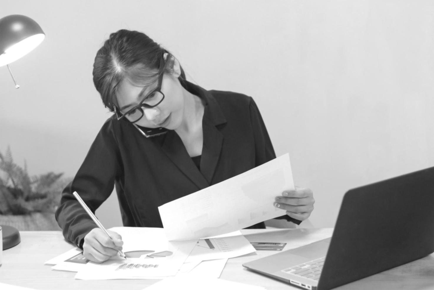 Session de formation en petits groupes avec supports pédagogiques