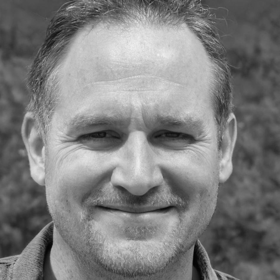 Portrait professionnel de Julien Marchand, responsable des partenariats chez sorelvantira